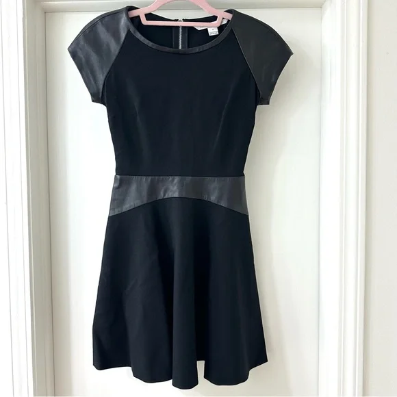 Diane Von Furstenberg Black Fit & Flare Skater Dress, Leather Details, Size 0 - Picture 4 of 11